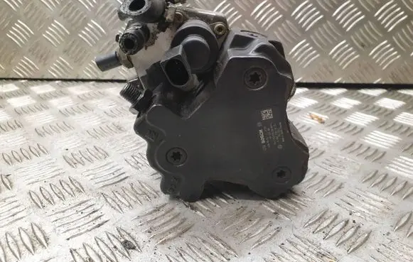 Mitsubishi Colt Fuel injection high pressure pump 0445010096