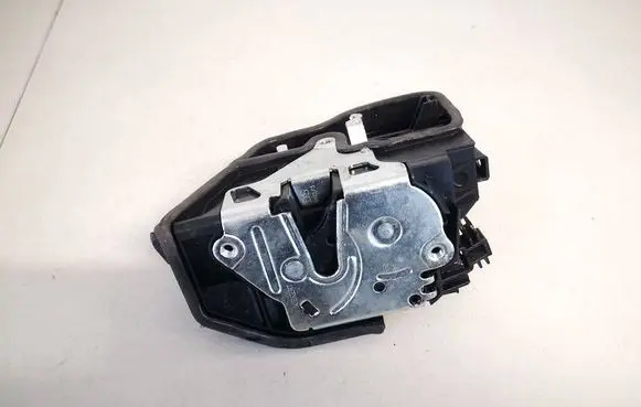 BMW 5 F10 F11 Front door lock 7202145