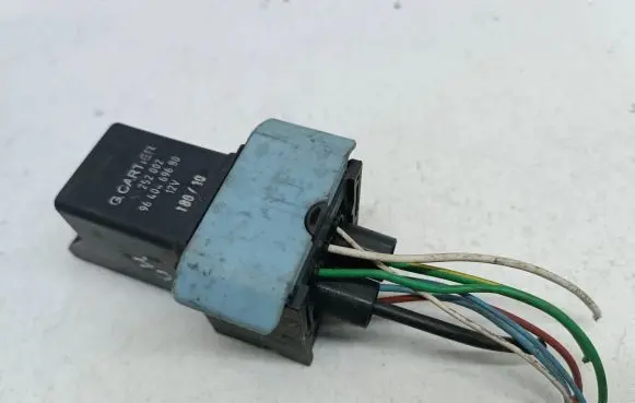 Citroen C4 I Glow plug pre-heat relay 9640469680 51252002