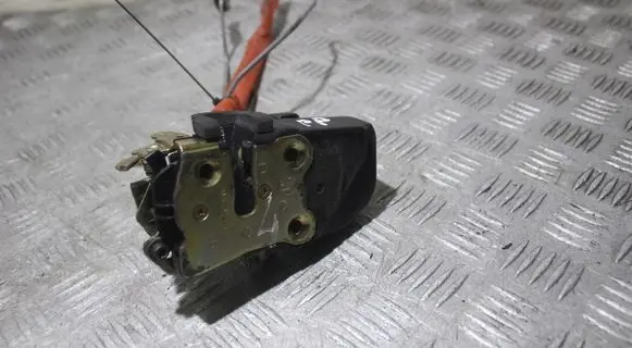 Chrysler 300M Front door lock