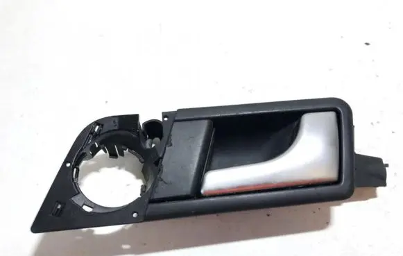Audi A2 Front door interior handle 8z0837020