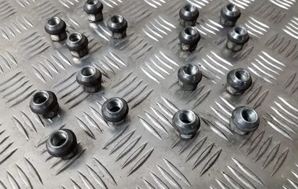 Opel Mokka Nuts/bolts 