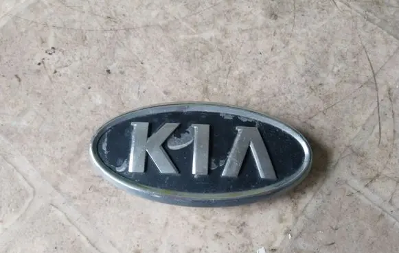 KIA Ceed Manufacturer badge logo/emblem 863203E500