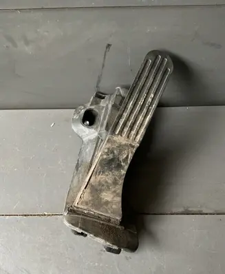 Accelerator throttle pedal