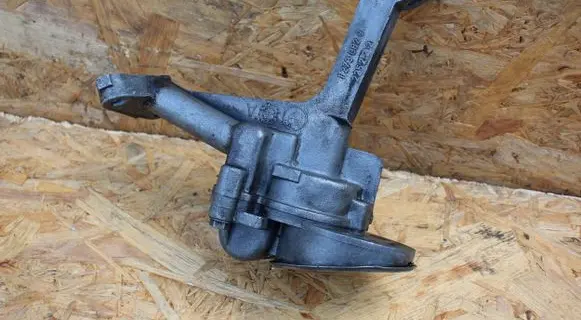 BMW 3 E30 Oil pump BMW1273082