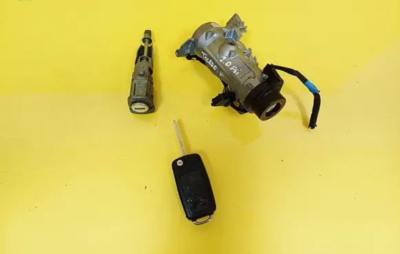 Seat Toledo III (5P) Ignition lock 1K0905851B 1K0905865