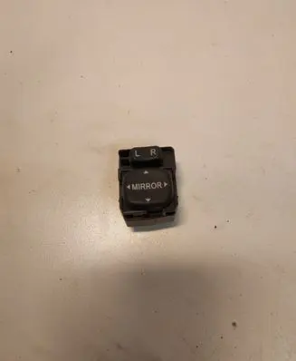 Toyota Avensis Verso Wing mirror switch 188574