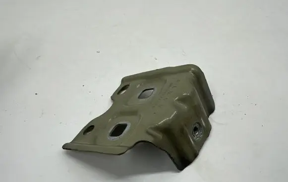 Mercedes-Benz CLA C118 X118 Fender mounting bracket A1778802200