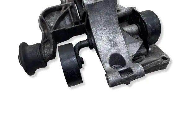 Audi 80 90 S2 B4 Engine mounting bracket 028903143G