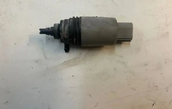 BMW 3 E90 E91 Windscreen/windshield washer pump 23557610 6712693