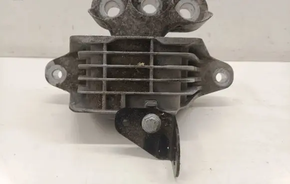 Opel Insignia B Engine mount bracket 84254938