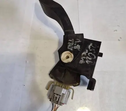 Ford Focus Accelerator throttle pedal 2M519F836AE