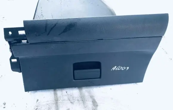 Glove box