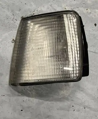 Volkswagen PASSAT B4 Front indicator light 357953049A