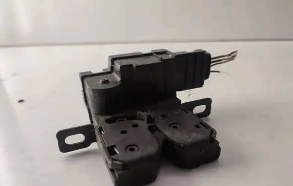 Renault Scenic I Tailgate/trunk/boot lock/catch/latch 7700430941 8200000894