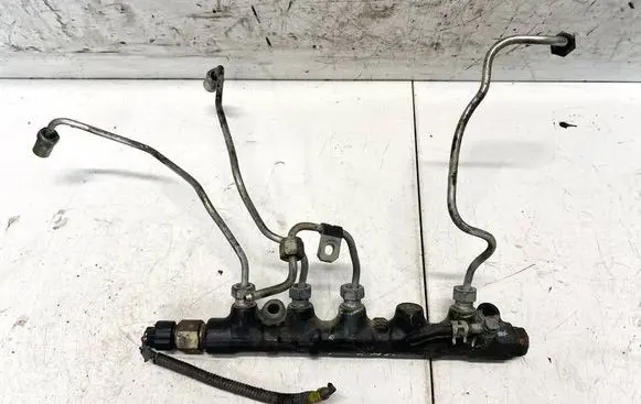 Toyota Avensis T220 Fuel main line pipe