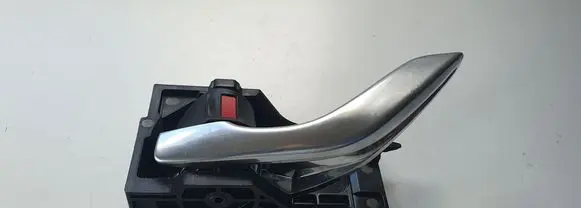 Mazda 3 II Front door interior handle