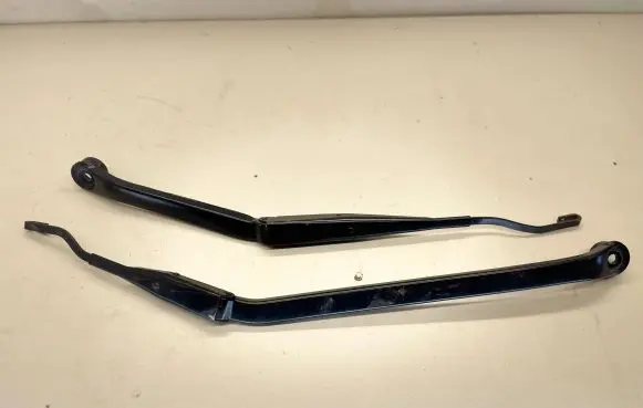 Lexus GS 250 350 300H 450H Front wiper blade arm 8521130790 8522130680