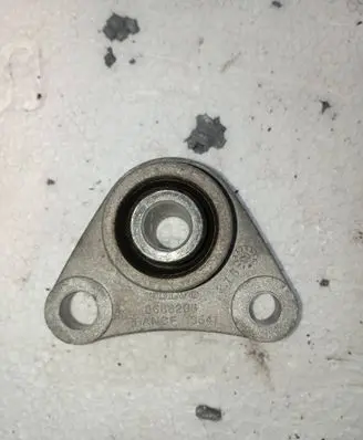 Volvo S60 Engine mount bracket 8666205