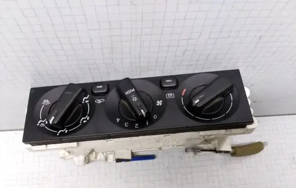 Mitsubishi Space Runner Climate control unit MR398658
