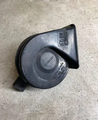 Audi A6 S6 C5 4B Horn signal 4B0951221