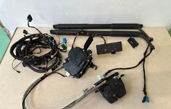 BMW 3 F30 F35 F31 Tailgate hydraulic set 8739659 7432374 7432373