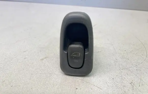Volvo S70 V70 V70 XC Electric window control switch 9472279