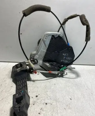 Toyota Corolla Verso AR10 Front door lock A046693