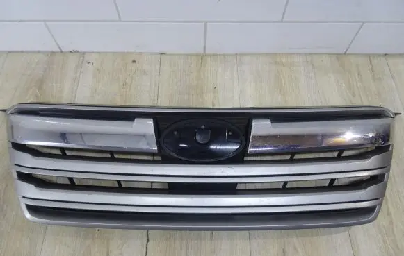 Subaru Legacy Front bumper upper radiator grill 91121AJ120