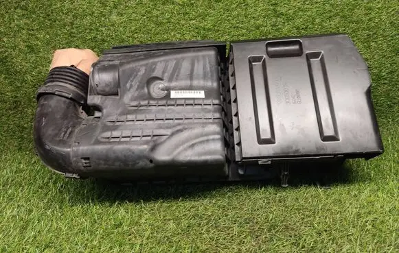 Volvo S60 Air filter box 30650076 08694606