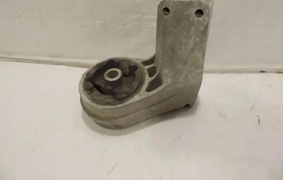 Opel Antara Engine mounting bracket X04134