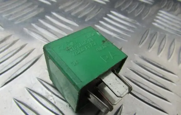 Ford Escort Other relay 93BG13A025A1B V23136-A1-X32
