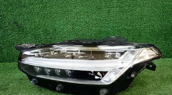 Volvo XC90 Headlight/headlamp 32338952