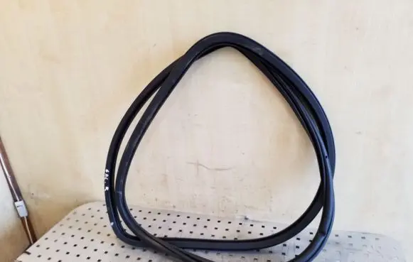 Audi Q7 4L Rear door rubber seal (on body) 