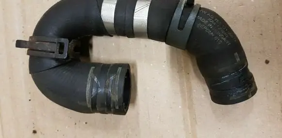 Volkswagen Transporter - Caravelle T5 Engine coolant pipe/hose 7E0121086Q