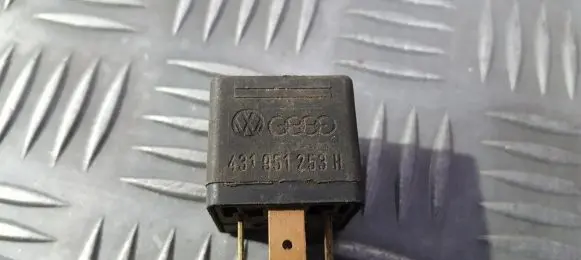 Volkswagen Golf IV Other relay 0332014156 431951253h