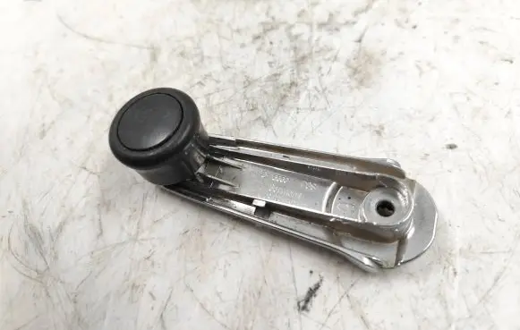 Audi 80 90 B3 Front door window winding handle 443837581D
