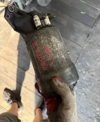 Engine oil radiator