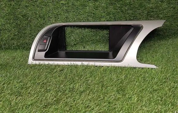 Audi A5 8T 8F Radio/GPS head unit trim 8T2857185F