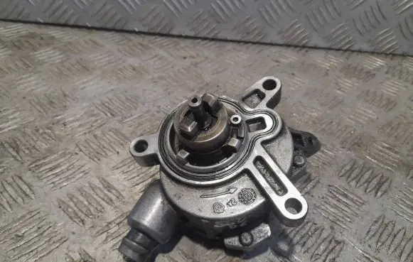 Volvo XC90 Vacuum pump 30731825