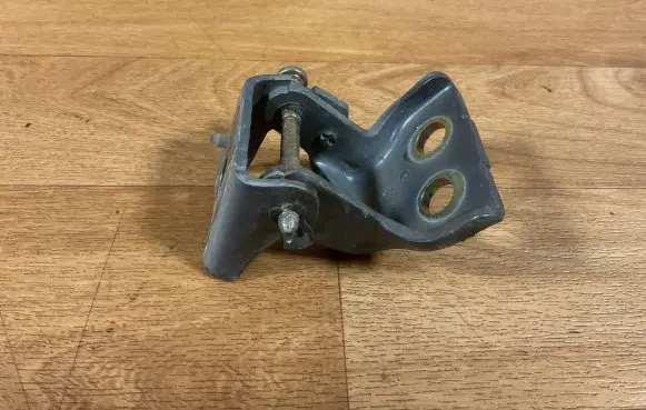Peugeot 407 Front door lower hinge 
