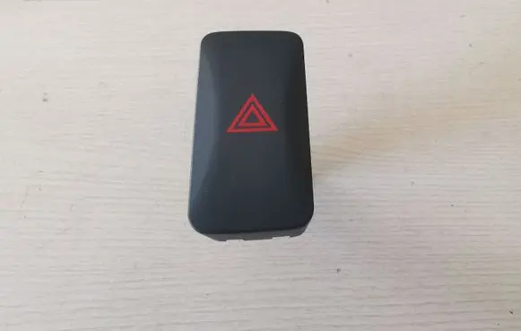 Nissan Leaf I (ZE0) Hazard light switch 63207