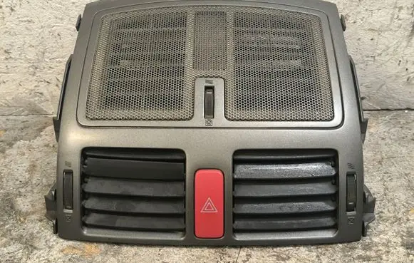 Toyota Auris 150 Dash center air vent grill 5567002110 9480