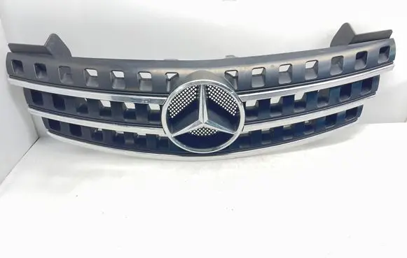 Mercedes-Benz ML W164 Front bumper upper radiator grill A1648800085