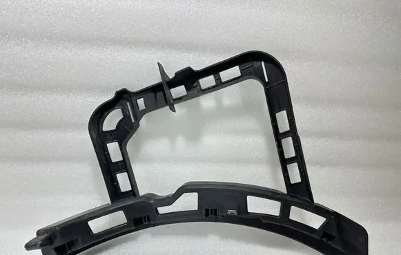 Volkswagen PASSAT B7 Rear bumper mounting bracket 3AE807377