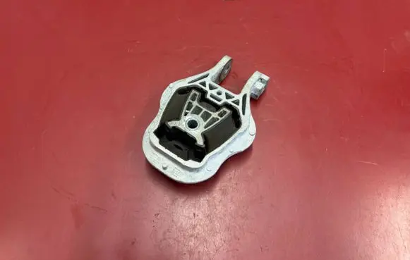 BMW X1 U11 Engine mount bracket 9423382