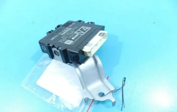 Toyota Avensis T270 Central body control module 89960-20200 IMPRK1286102