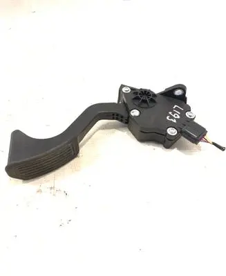 Toyota RAV 4 (XA40) Accelerator throttle pedal 7811042040 1988008942 09023E00198