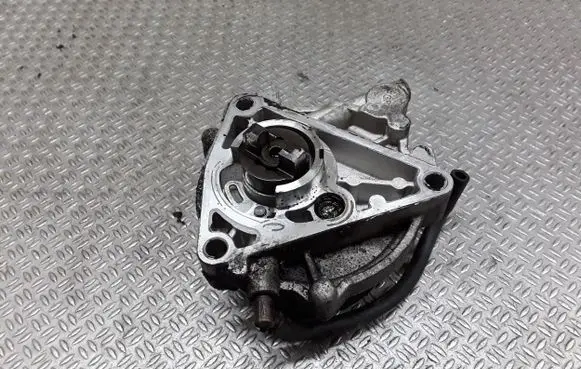 Opel Zafira B Vacuum pump