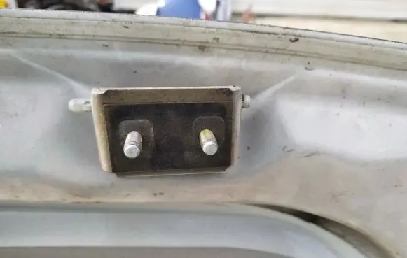 Ford Mondeo Mk III Tailgate/trunk/boot hinge